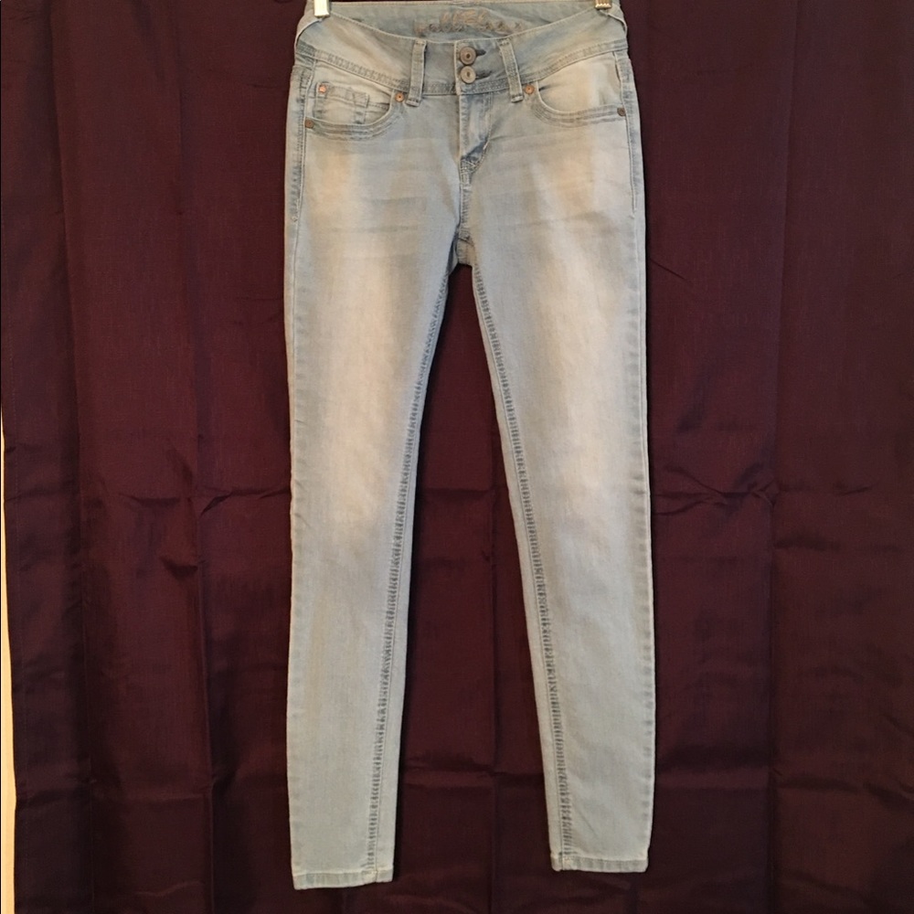 Wallflower Women’s Skinny Stretch Jeans